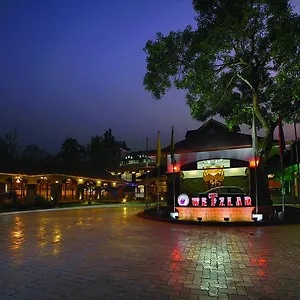 **** Resort Wetzlar & Hotels, Cochin India
